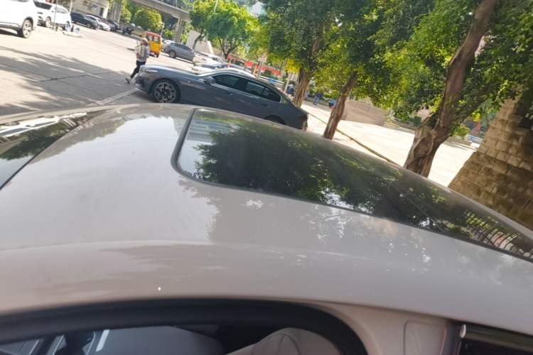 Used Roewe M7 DMH 2025 Model 160km Premium Version Roof