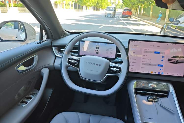 Used Roewe M7 DMH 2025 Model 160km Premium Version Steering Wheel