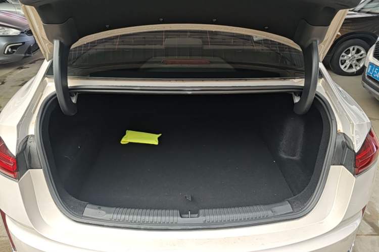 Used Roewe M7 DMH 2025 Model 160km Enjoyment Version Trunk