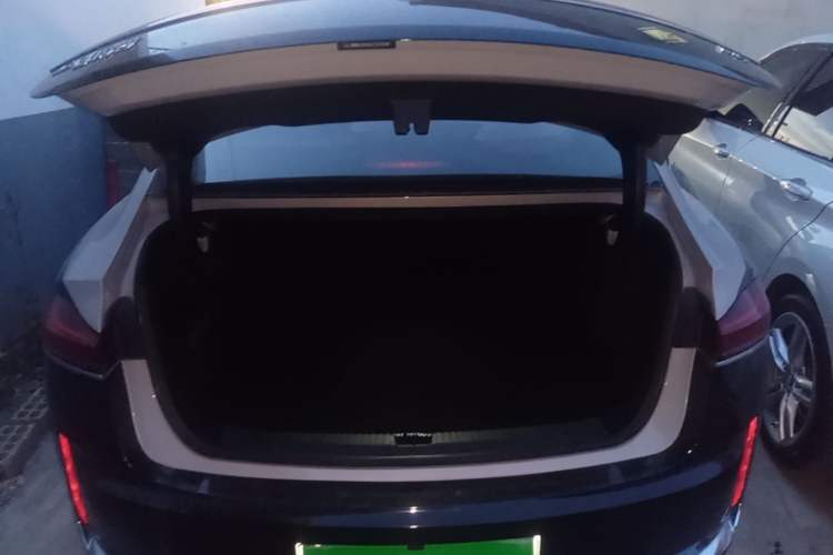 Used Roewe M7 DMH 2025 Model 160km Premium Version Trunk