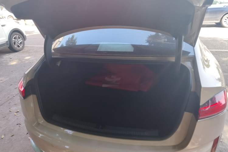 Used Roewe M7 DMH 2025 Model 160km Premium Version Trunk
