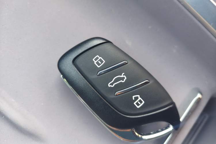 Used Roewe M7 DMH 2025 Model 160km Premium Version Vehicle Key