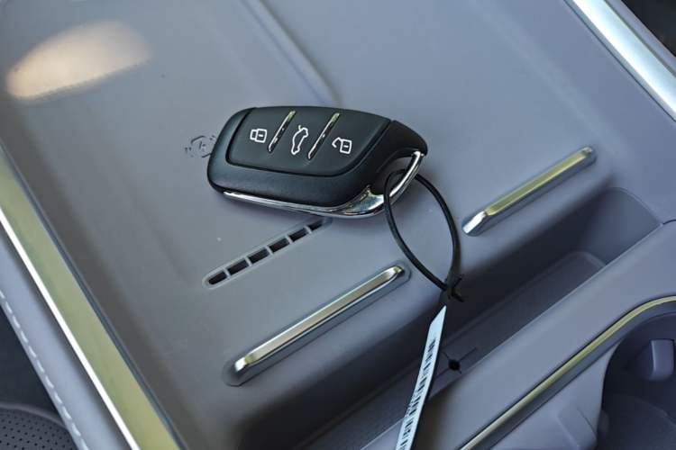 Used Roewe M7 DMH 2025 Model 160km Premium Version Vehicle Key