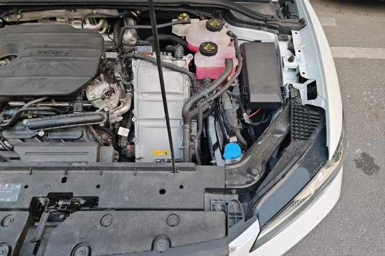 Used Roewe M7 DMH 2025 Model 160km Comfort Version Engine Bay Left