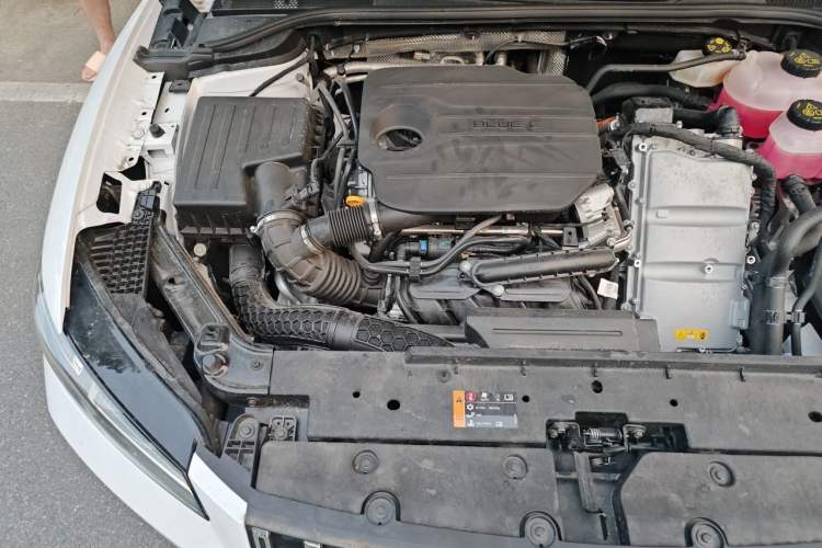 Used Roewe M7 DMH 2025 Model 160km Comfort Version Engine Bay Right
