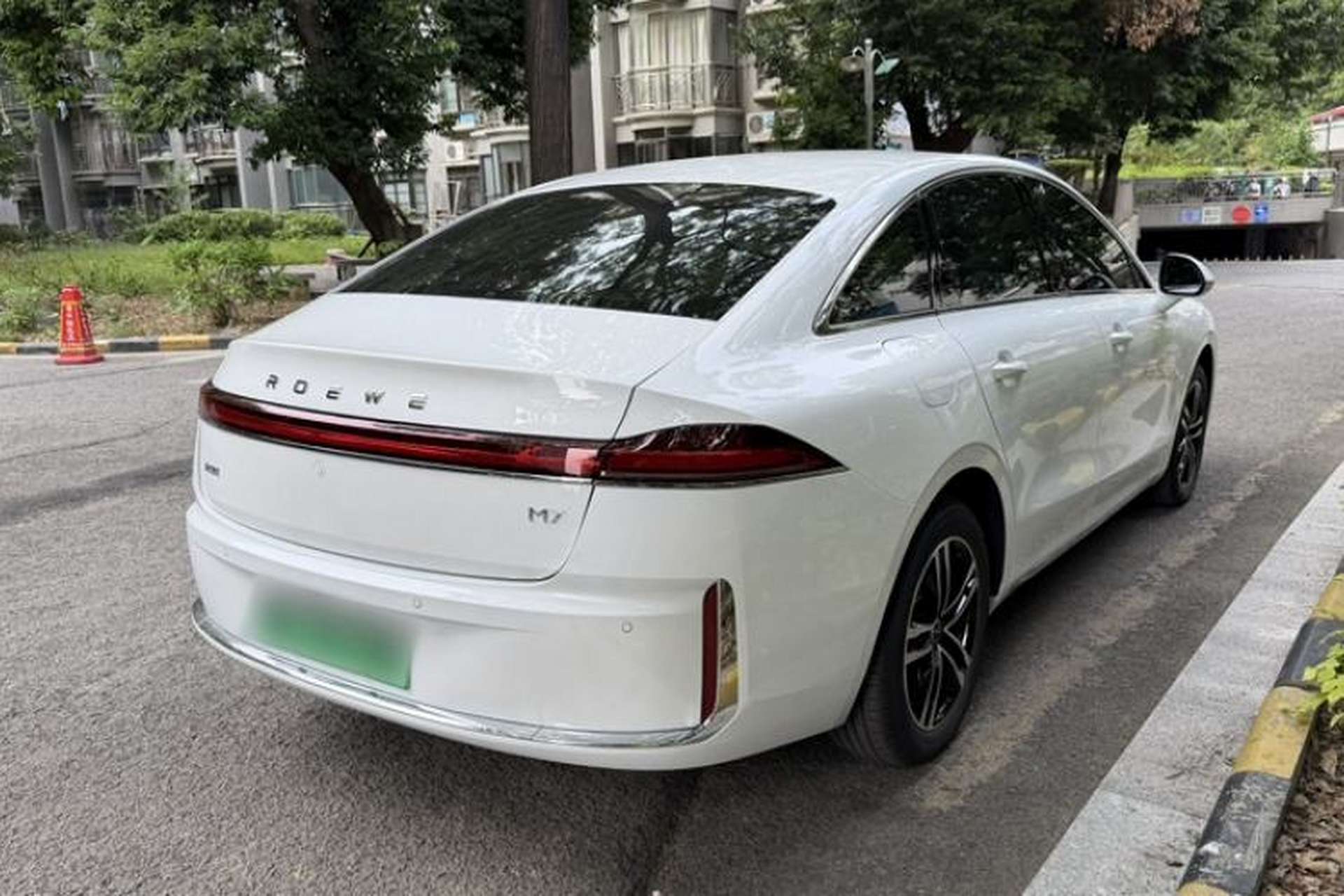 Used Roewe M7 DMH 2025 Model 160km Comfort Version Exterior 4
