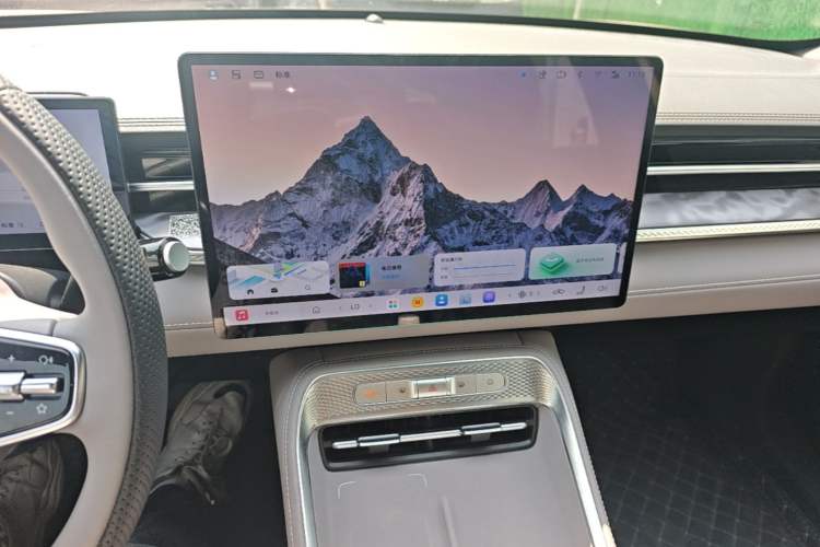 Used Roewe M7 DMH 2025 Model 160km Enjoyment Version Audio And AC Panel