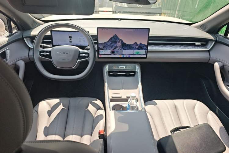 Used Roewe M7 DMH 2025 Model 160km Enjoyment Version Center Console