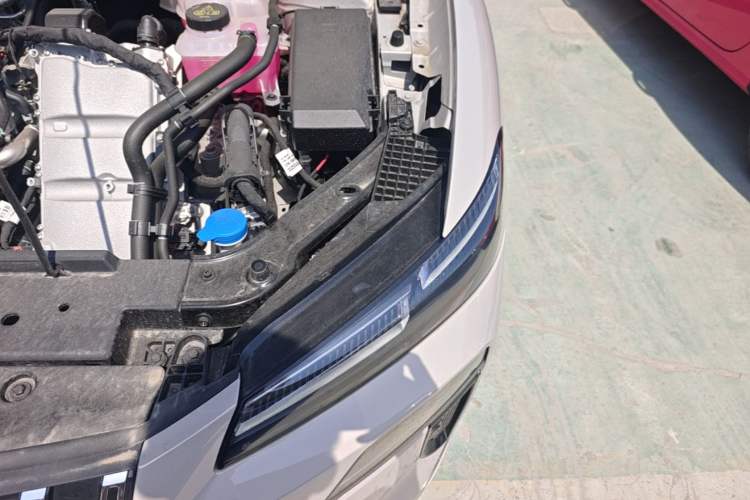Used Roewe M7 DMH 2025 Model 160km Enjoyment Version Engine Bay Left