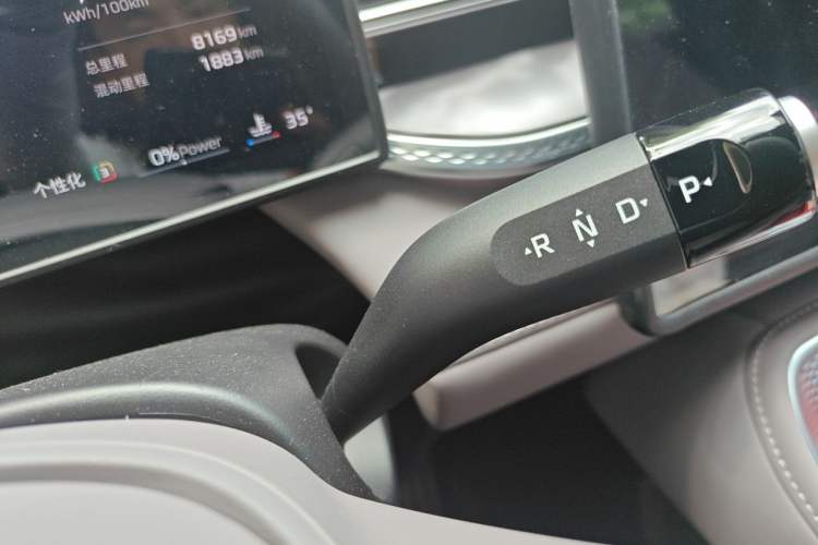 Used Roewe M7 DMH 2025 Model 160km Premium Version Gear Lever