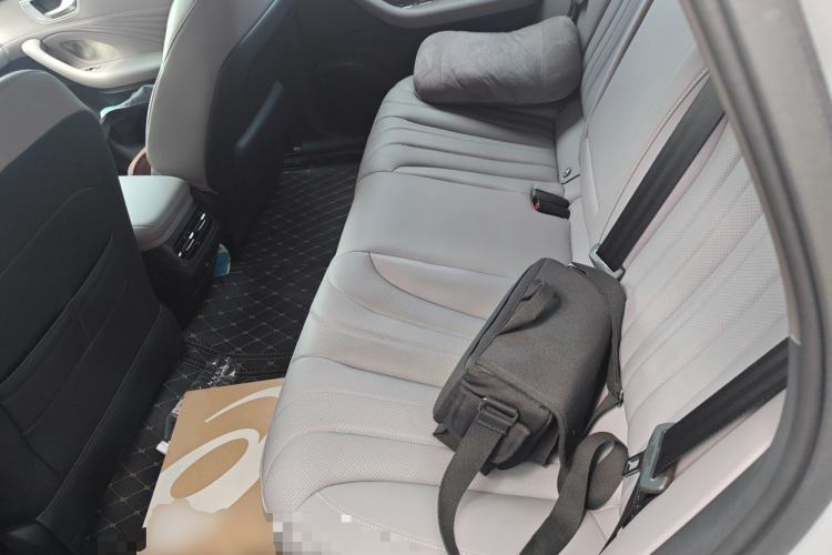 Used Roewe M7 DMH 2025 Model 160km Premium Version Left Rear Seat