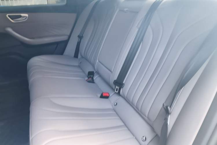 Used Roewe M7 DMH 2025 Model 160km Premium Version Left Rear Seat