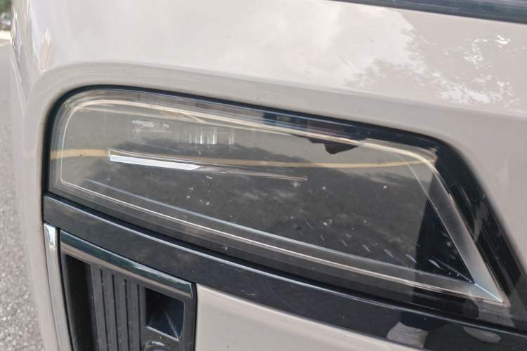 Used Roewe M7 DMH 2025 Model 160km Premium Version Right Front Headlight