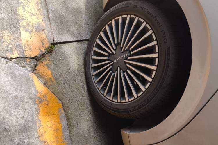 Used Roewe M7 DMH 2025 Model 160km Premium Version Right Rear Wheel Hub