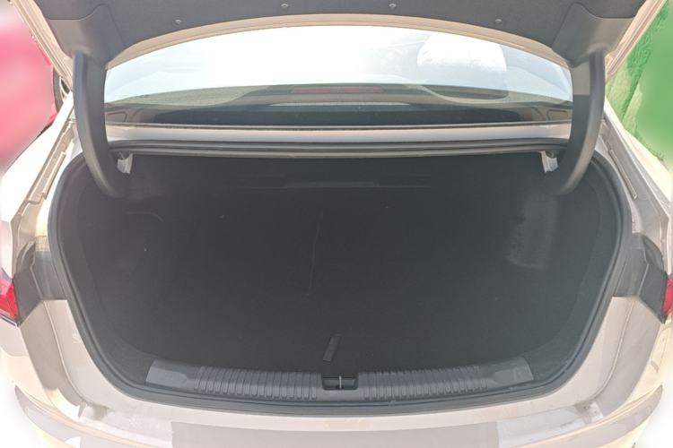 Used Roewe M7 DMH 2025 Model 160km Enjoyment Version Trunk