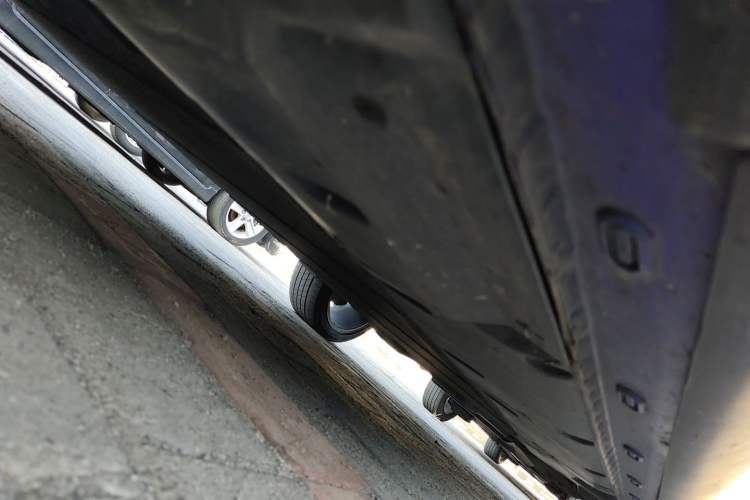 Used Roewe MARVEL X 2018 Rear-Drive Model Chassis Front Left