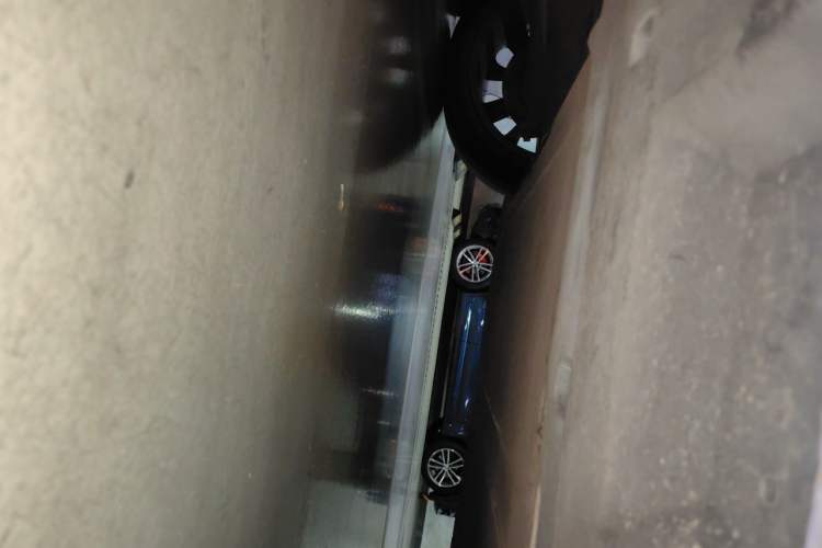 Used Roewe MARVEL X 2018 Rear-Drive Model Chassis Rear Right