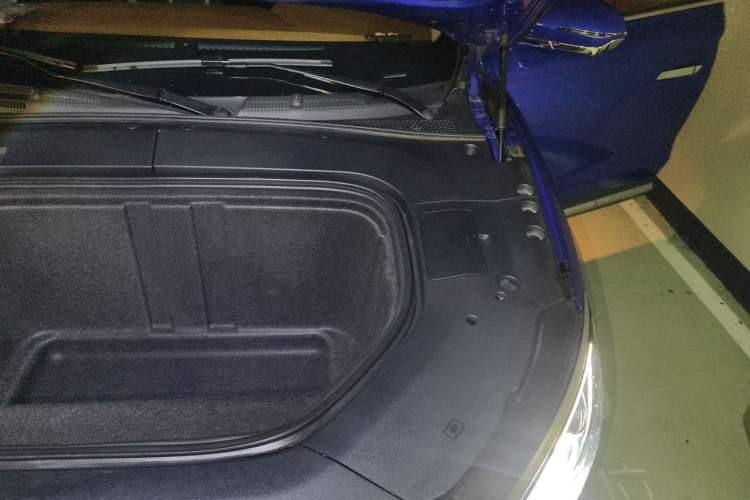Used Roewe MARVEL X 2018 Rear-Drive Model Engine Bay Left