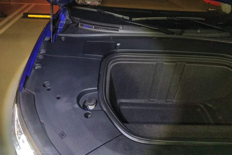 Used Roewe MARVEL X 2018 Rear-Drive Model Engine Bay Right