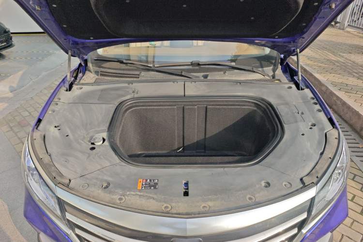 Used Roewe MARVEL X 2018 Rear-Drive Model Engine Bay