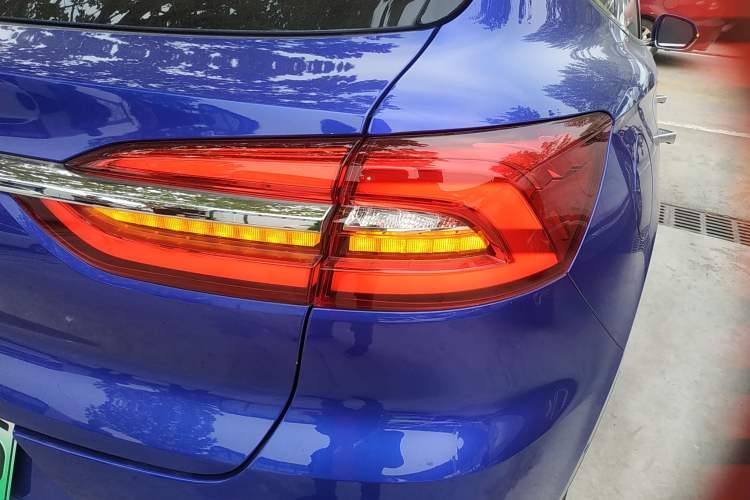 Used Roewe MARVEL X 2018 Rear-Drive Model Exterior 1