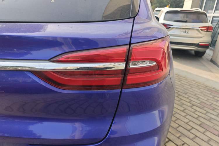 Used Roewe MARVEL X 2018 Rear-Drive Model Exterior 2