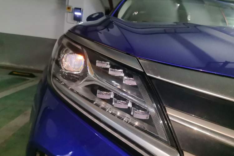 Used Roewe MARVEL X 2018 Rear-Drive Model Exterior 6