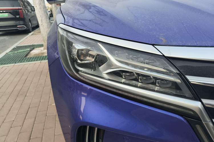 Used Roewe MARVEL X 2018 All-Wheel-Drive Model Right Front Headlight