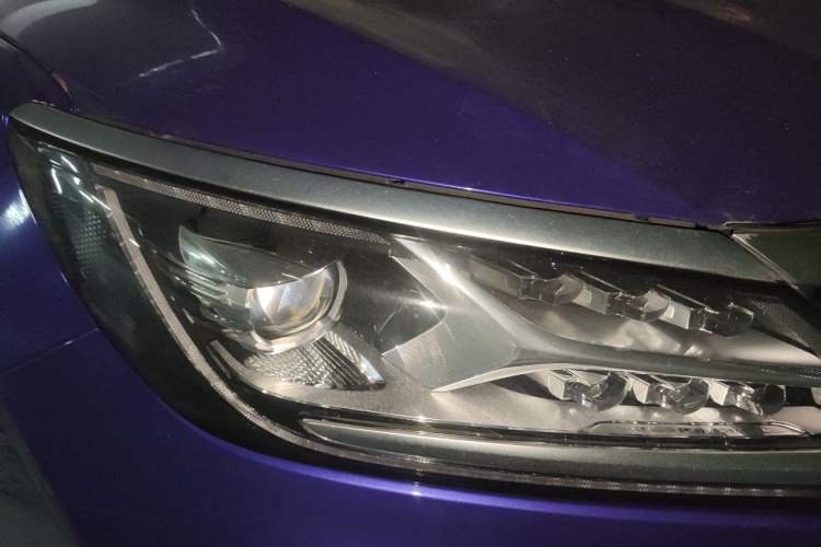 Used Roewe MARVEL X 2018 Rear-Drive Model Right Front Headlight