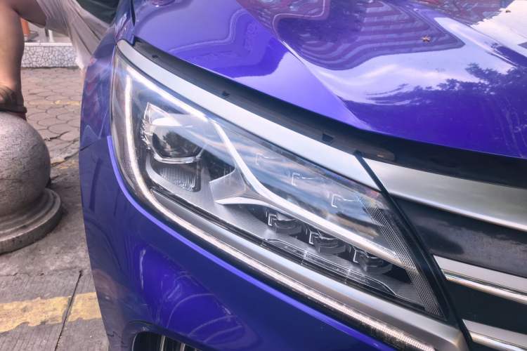 Used Roewe MARVEL X 2018 All-Wheel-Drive Model Right Front Headlight