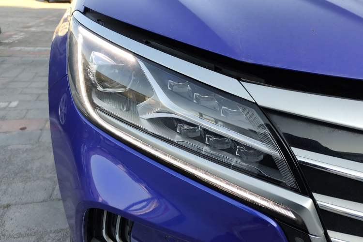 Used Roewe MARVEL X 2018 Rear-Drive Model Right Front Headlight