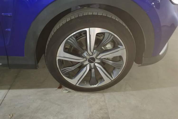 Used Roewe MARVEL X 2018 Rear-Drive Model Right Front Wheel Hub