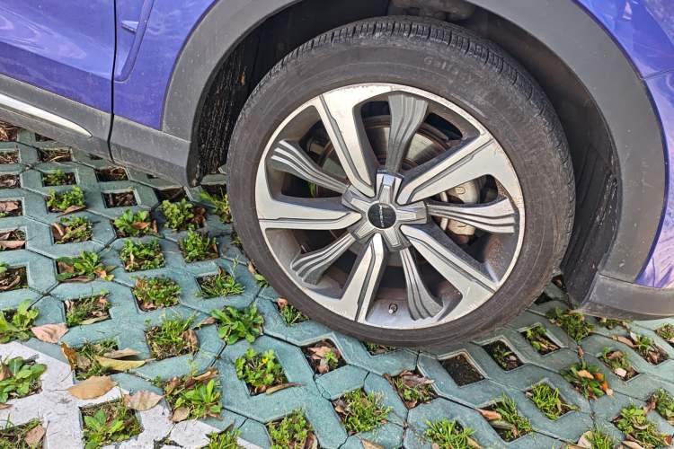 Used Roewe MARVEL X 2018 Rear-Drive Model Right Front Wheel Hub