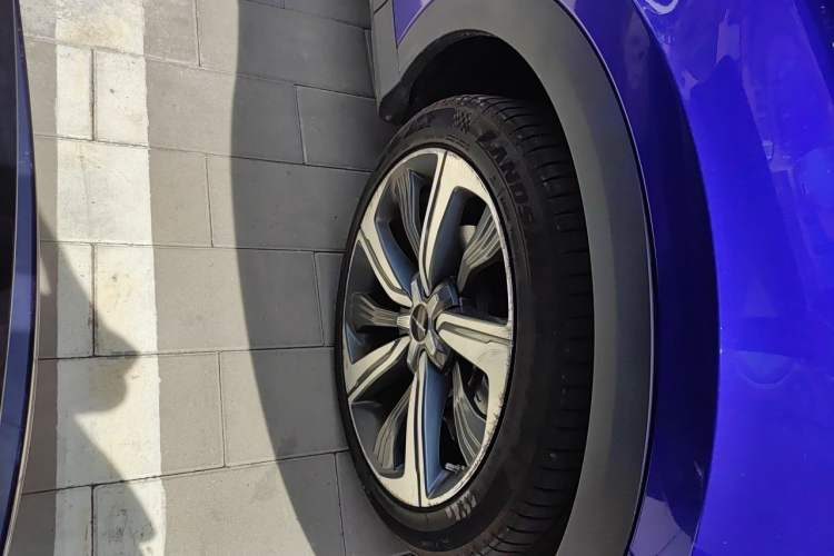 Used Roewe MARVEL X 2018 All-Wheel-Drive Model Right Front Wheel Hub