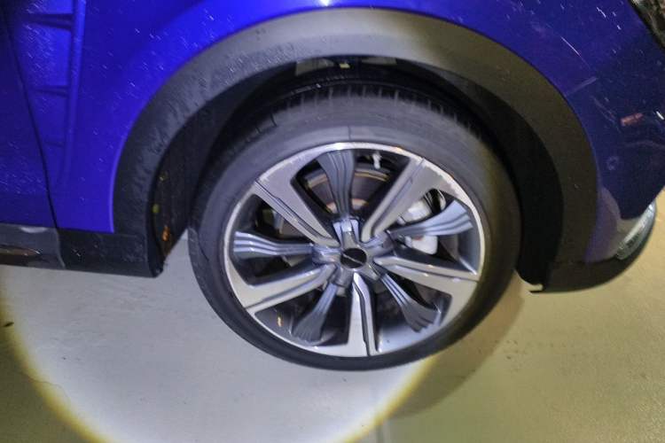 Used Roewe MARVEL X 2018 Rear-Drive Model Right Front Wheel Hub