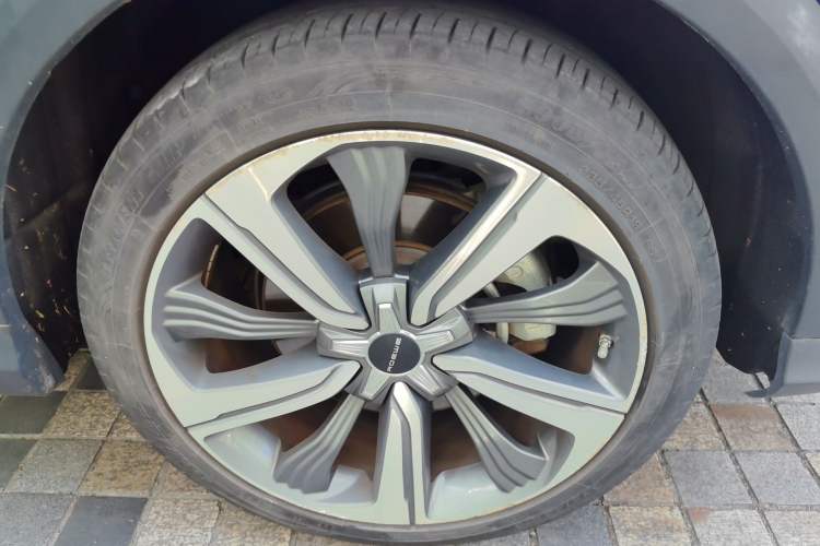 Used Roewe MARVEL X 2018 All-Wheel-Drive Model Right Front Wheel Hub