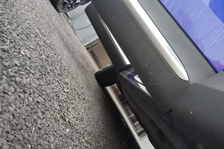 Used Roewe MARVEL X 2018 All-Wheel-Drive Model Right Side Sill