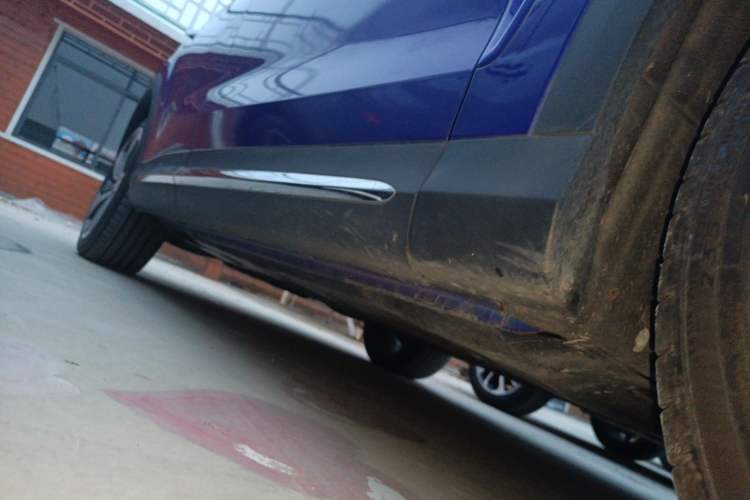 Used Roewe MARVEL X 2018 Rear-Drive Model Right Side Sill