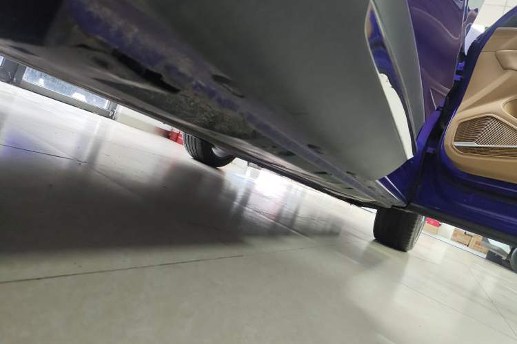 Used Roewe MARVEL X 2018 Rear-Drive Model Right Side Sill