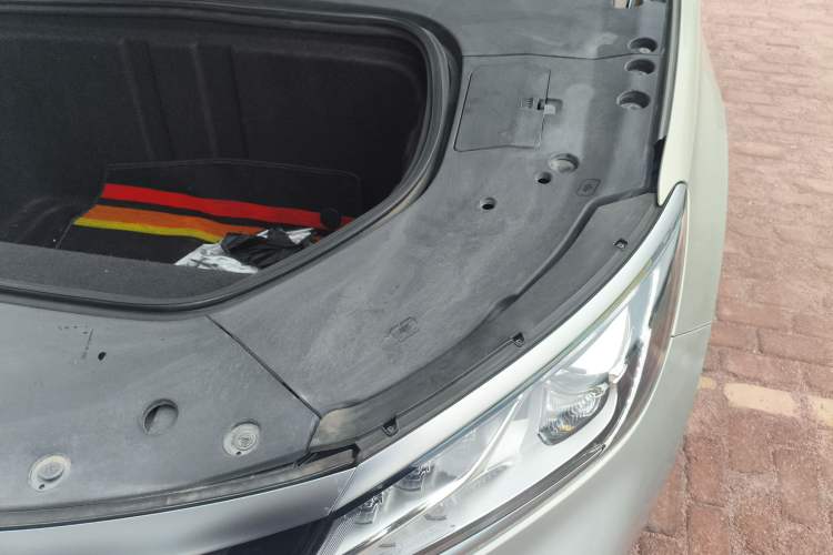Used Roewe MARVEL X 2018 Rear-Drive Model Engine Bay Left