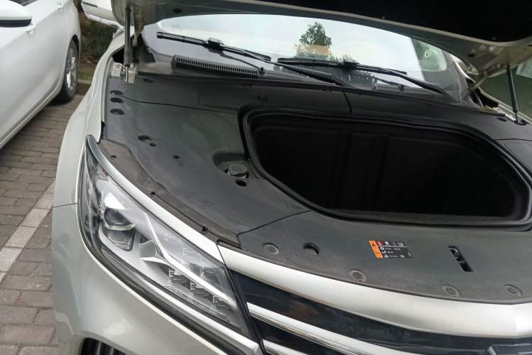 Used Roewe MARVEL X 2018 Rear-Drive Model Engine Bay Right