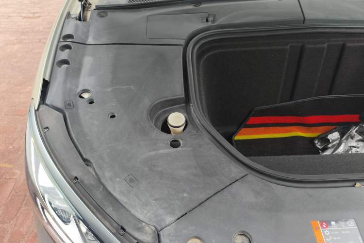 Used Roewe MARVEL X 2018 Rear-Drive Model Engine Bay Right