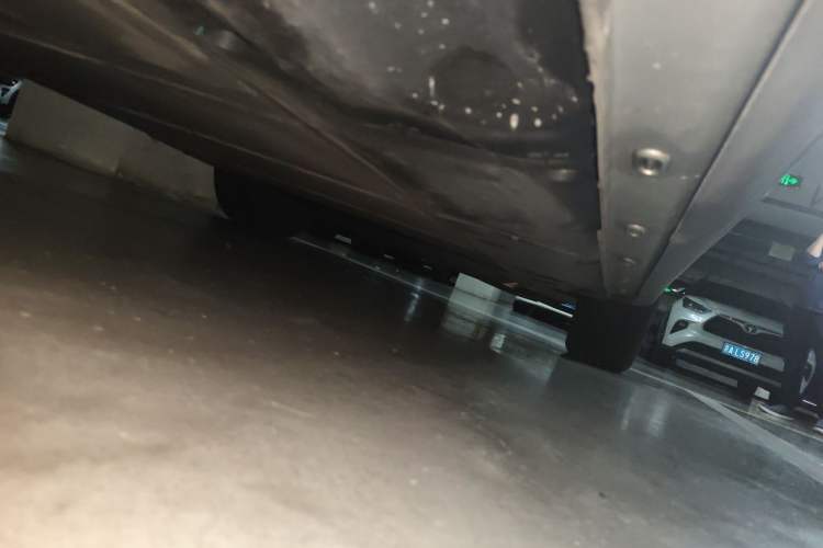 Used Roewe MARVEL X 2018 Rear-Drive Model Chassis Rear Right