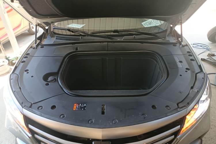 Used Roewe MARVEL X 2018 Rear-Drive Model Engine Bay