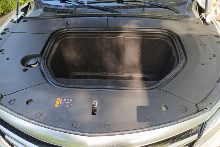 Used Roewe MARVEL X 2018 Rear-Drive Model Engine Bay