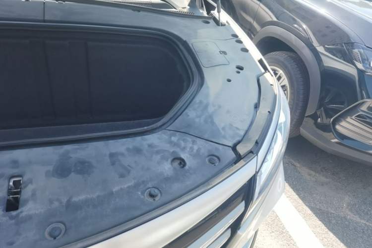 Used Roewe MARVEL X 2018 Rear-Drive Model Engine Bay Left