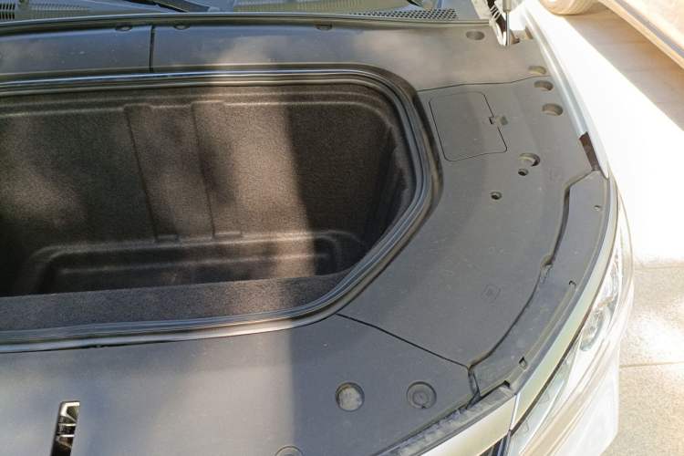 Used Roewe MARVEL X 2018 Rear-Drive Model Engine Bay Left