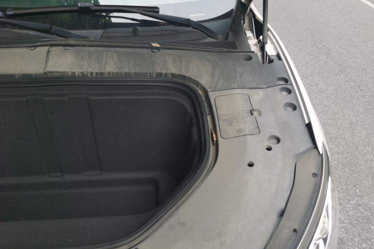 Used Roewe MARVEL X 2018 Rear-Drive Model Engine Bay Left