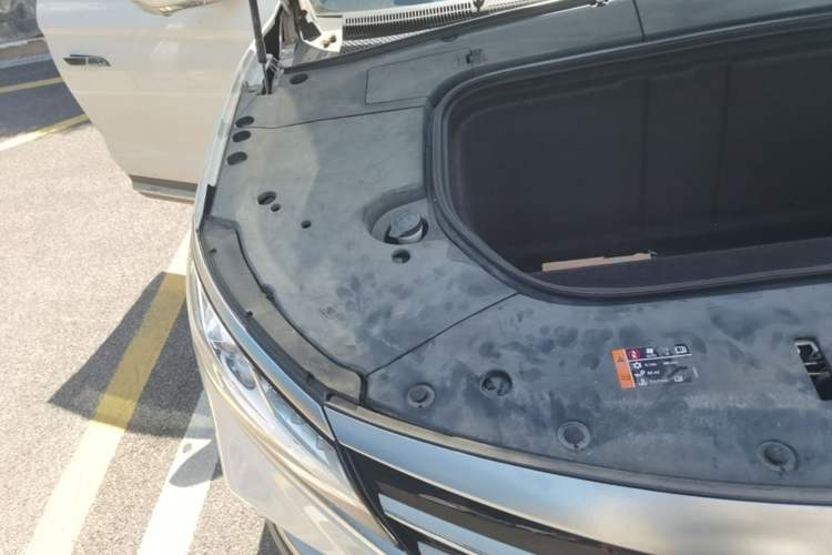 Used Roewe MARVEL X 2018 Rear-Drive Model Engine Bay Right