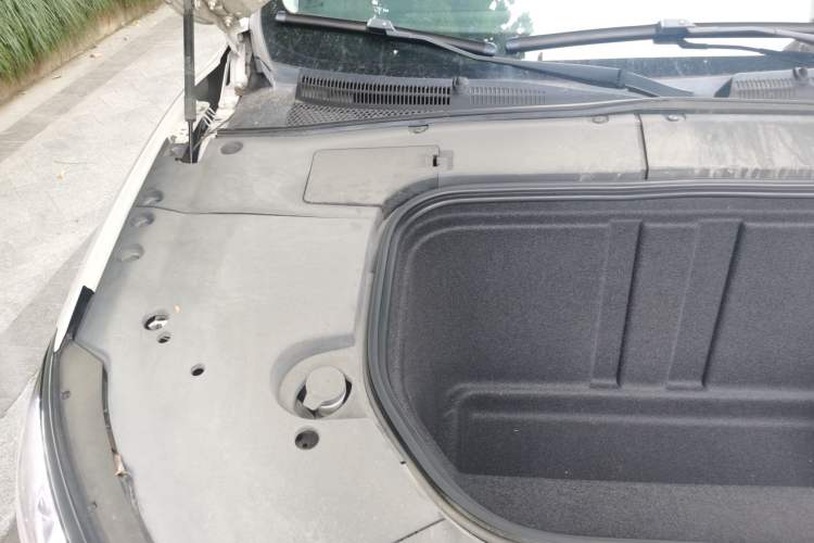Used Roewe MARVEL X 2018 Rear-Drive Model Engine Bay Right